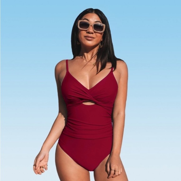 Women's Twist Front Cutout One Piece
Swimsuit -new - Picture 1 of 7